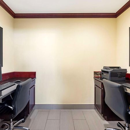 Best Western Plus Pratt Esterno foto