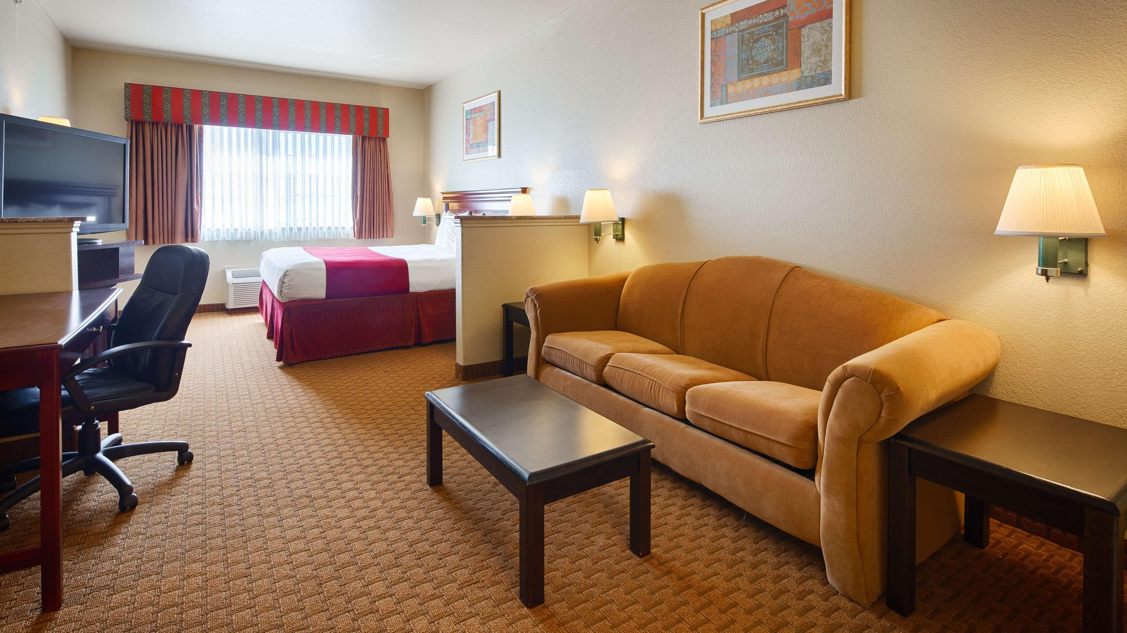 Best Western Plus Pratt Esterno foto