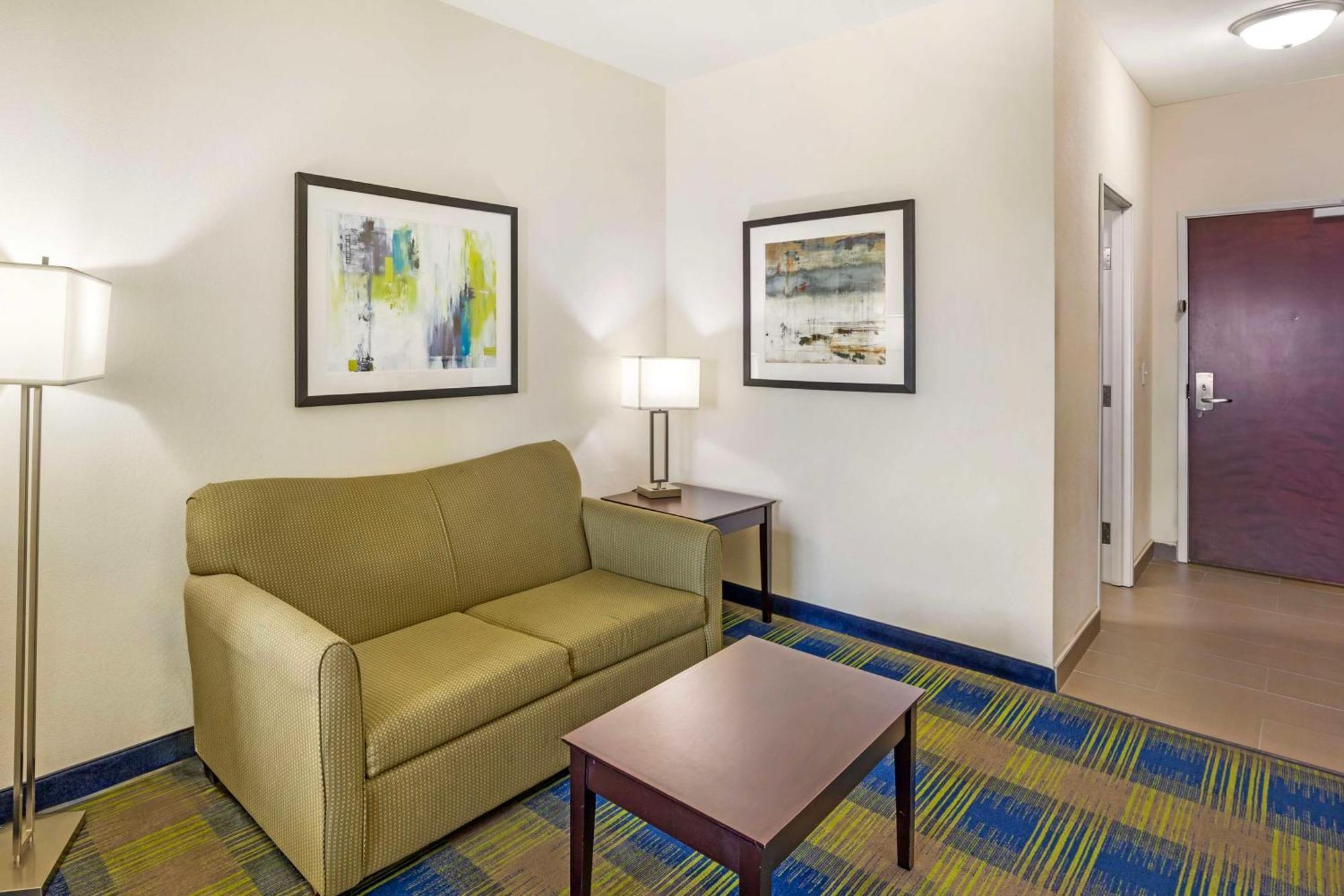 Best Western Plus Pratt Esterno foto