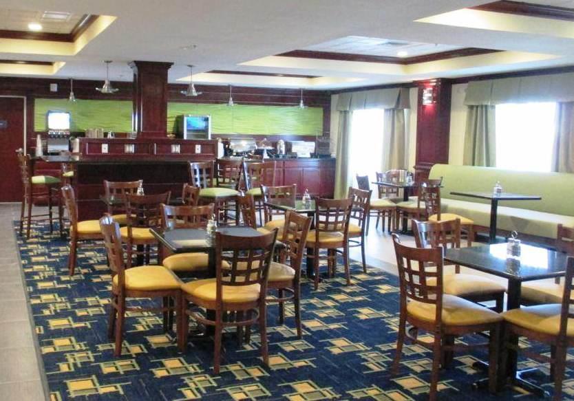 Best Western Plus Pratt Esterno foto