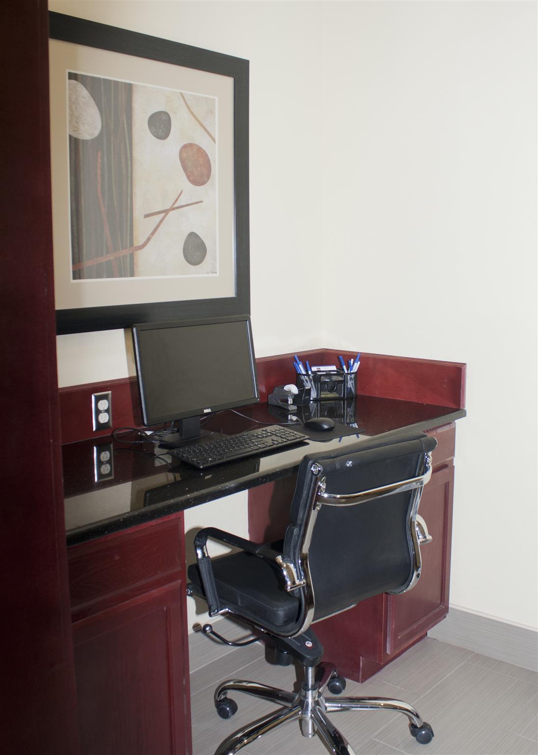Best Western Plus Pratt Esterno foto